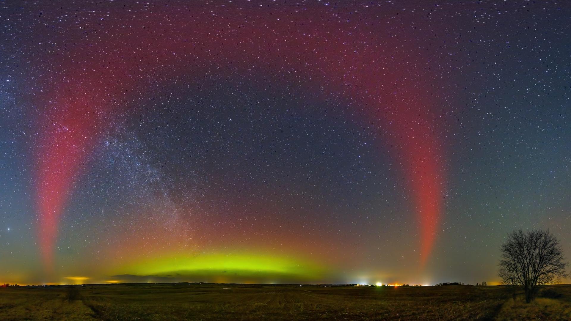 Ces étranges arcs rouges dans le ciel n’étaient pas des aurores