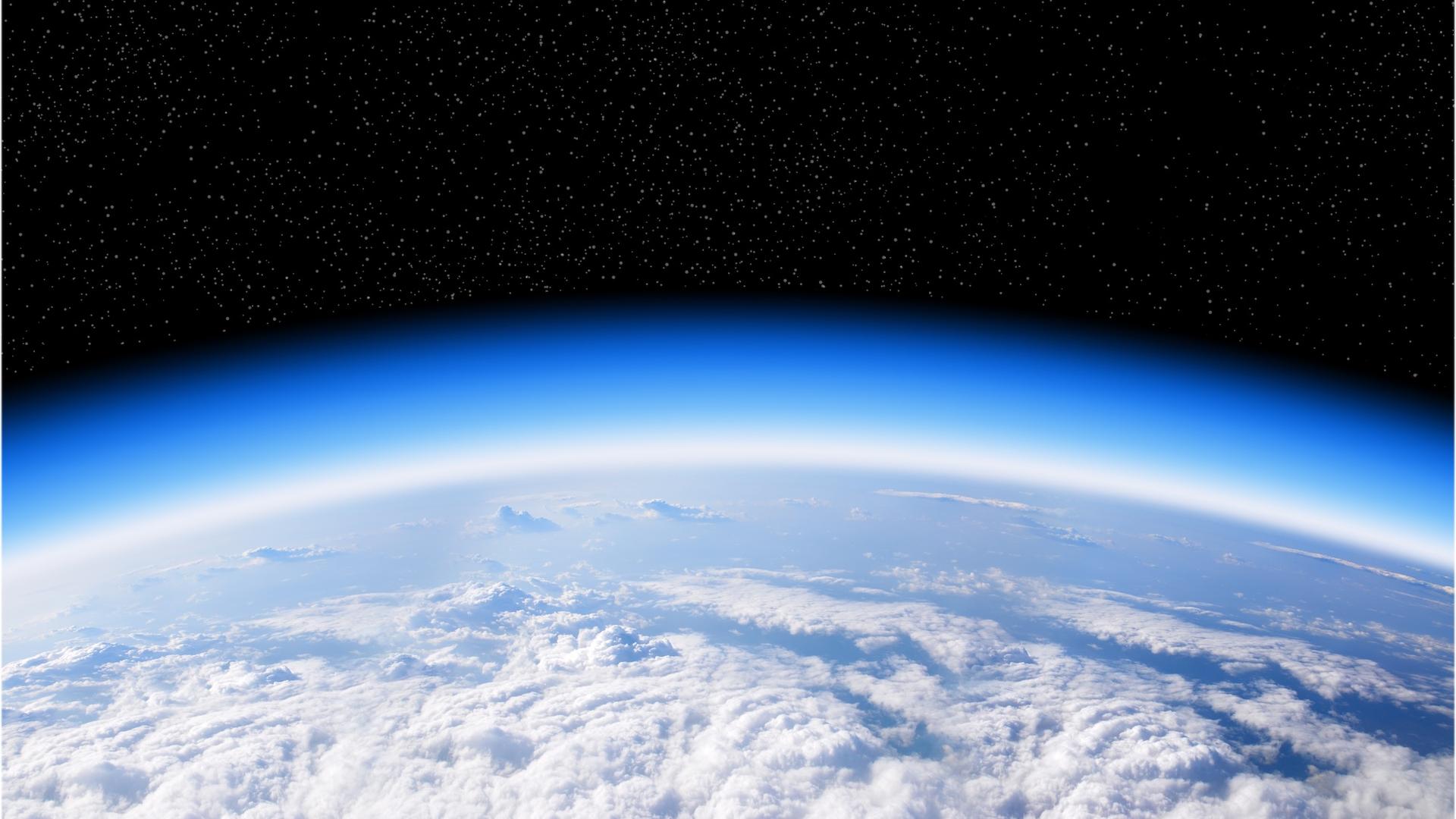 La couche d’ozone devrait être rétablie dans quelques décennies, selon les experts : alors pourquoi les UV montent-ils en Europe ?