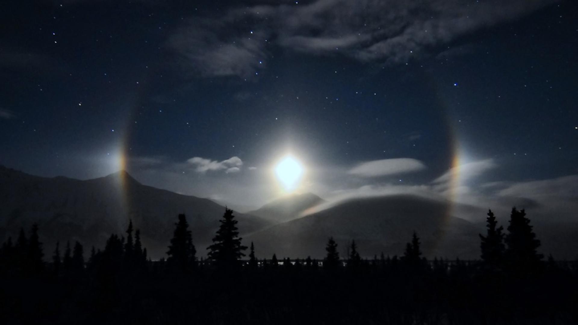 La pleine Lune s’est dédoublée ? Ce spectacle irréel observé en Russie a affolé les réseaux sociaux !