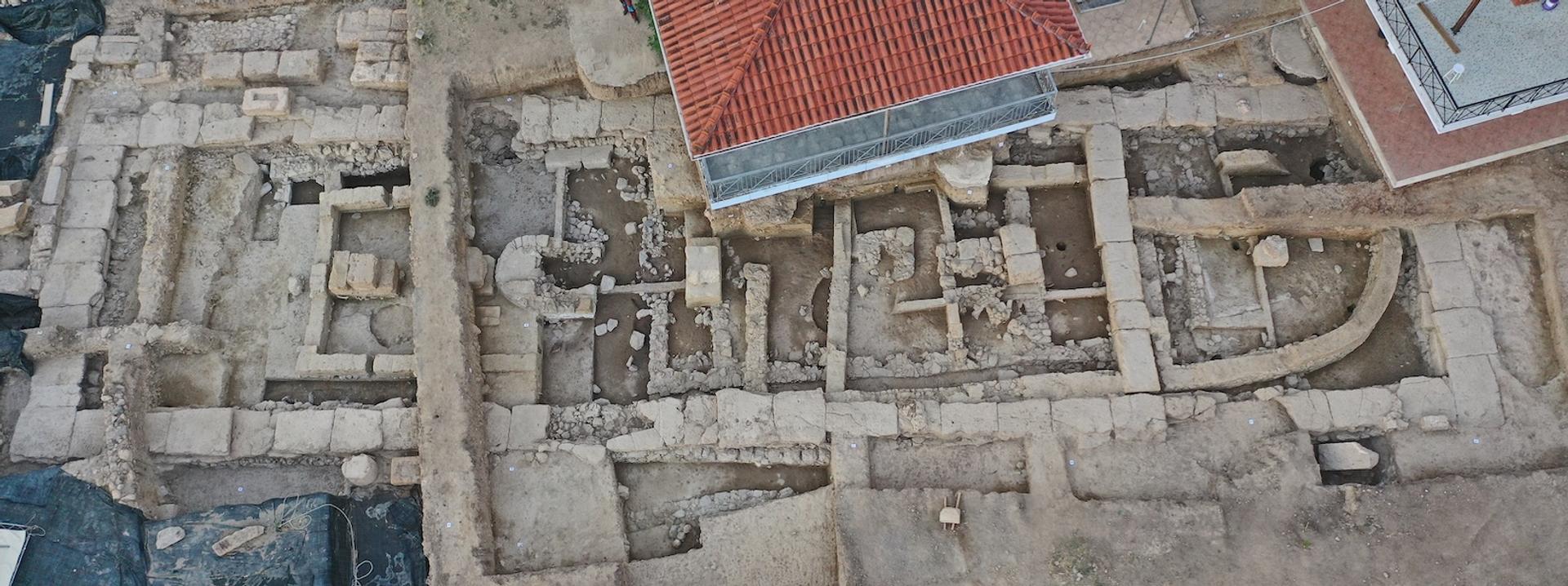 Un grand temple grec inconnu découvert avec un trésor rituel vieux de 2 500 ans !