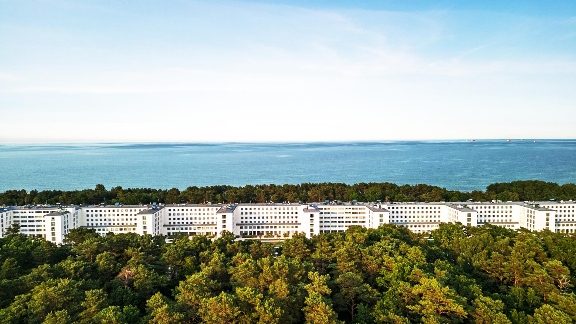 Ces lieux spectaculaires n’ont jamais été terminés et chacun porte une histoire aussi fascinante que troublante