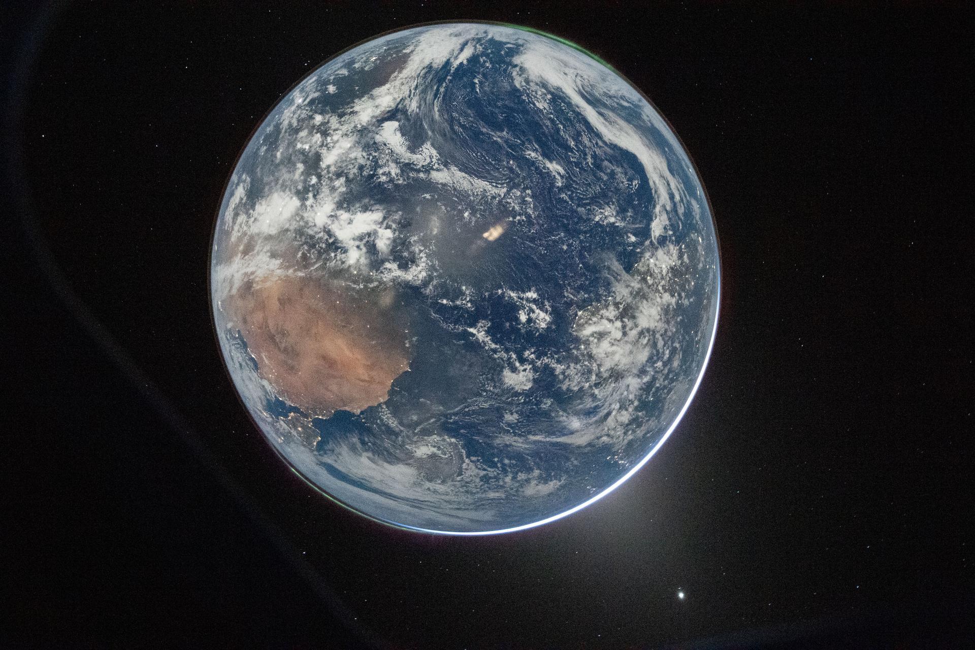 6 300 milliards de tonnes d’eau se déplacent chaque année… et font osciller le centre de la Terre