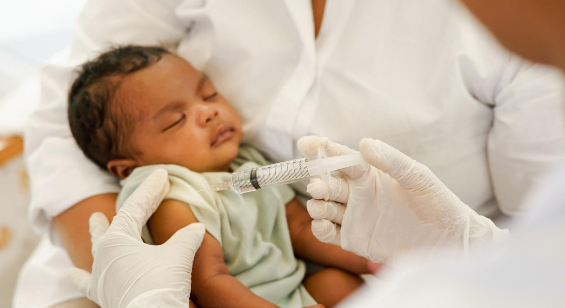 Les médecins alertent : votre nouveau-né en a besoin, pourtant des parents le refusent