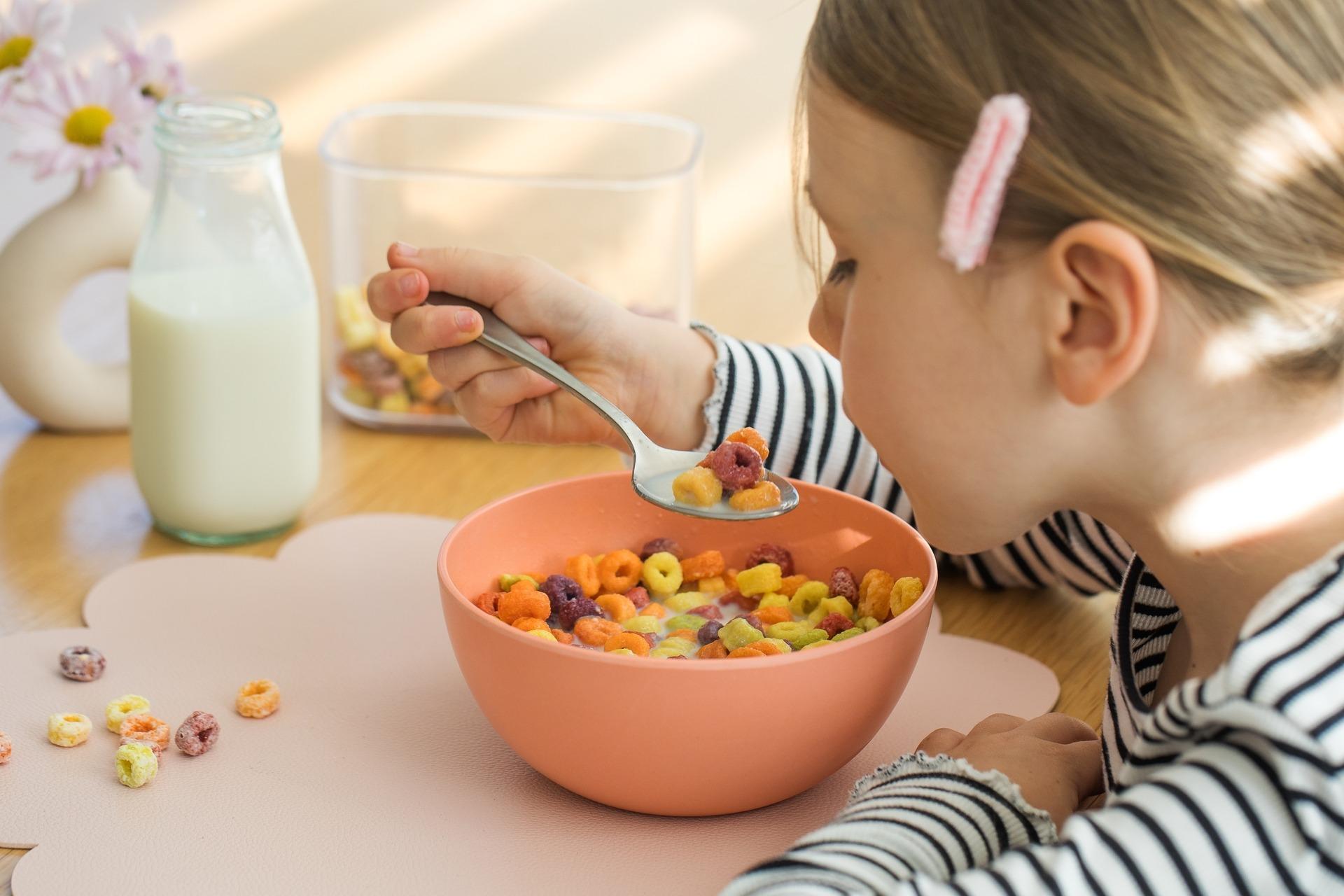 Petit-déjeuner : le guide anti-piège pour bien choisir les céréales des enfants