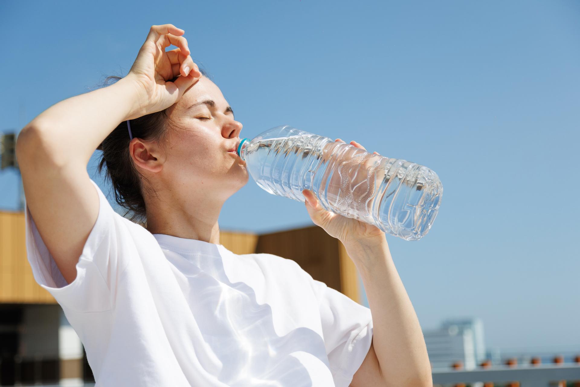 La chaleur ne fait pas que fatiguer : pourquoi votre corps peut avoir plus mal