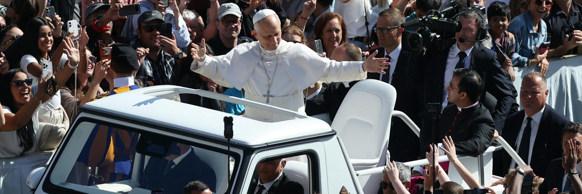 Du « prisonnier du Vatican » à la rock star mondiale : deux siècles qui ont bouleversé l’image du pape