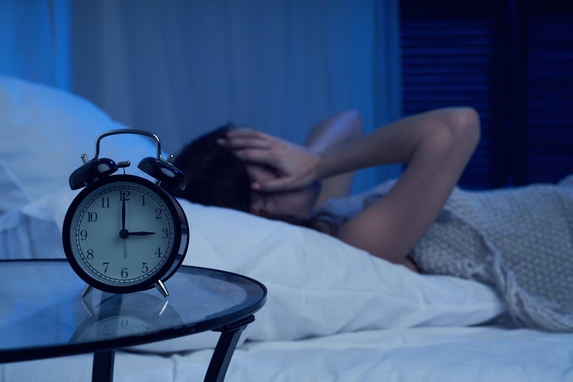 Pourquoi est-il physiquement plus dur de se réveiller quand il fait encore nuit dehors ?