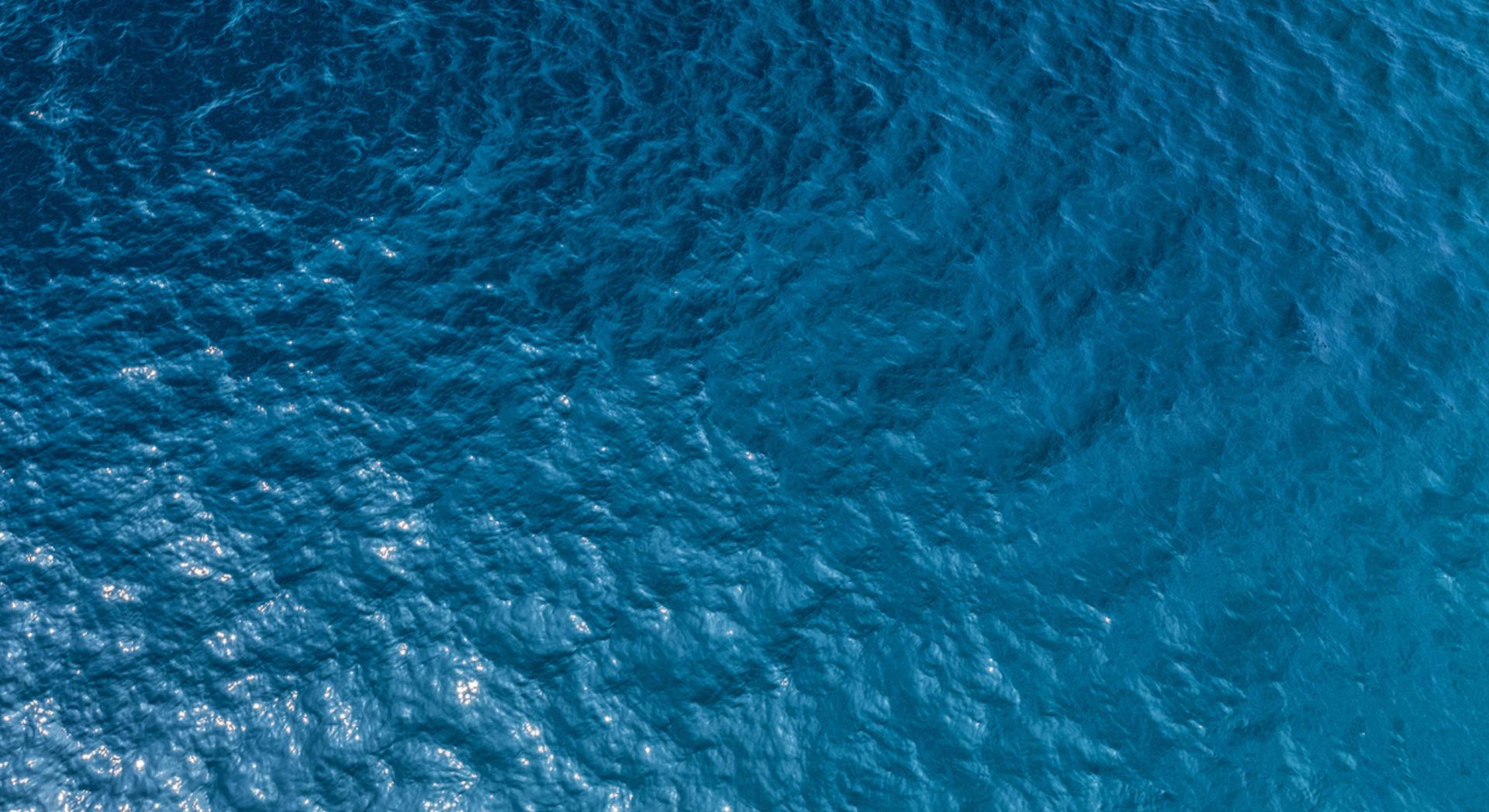 Pourquoi l'eau de mer est-elle salée mais pas celle des rivières ?
