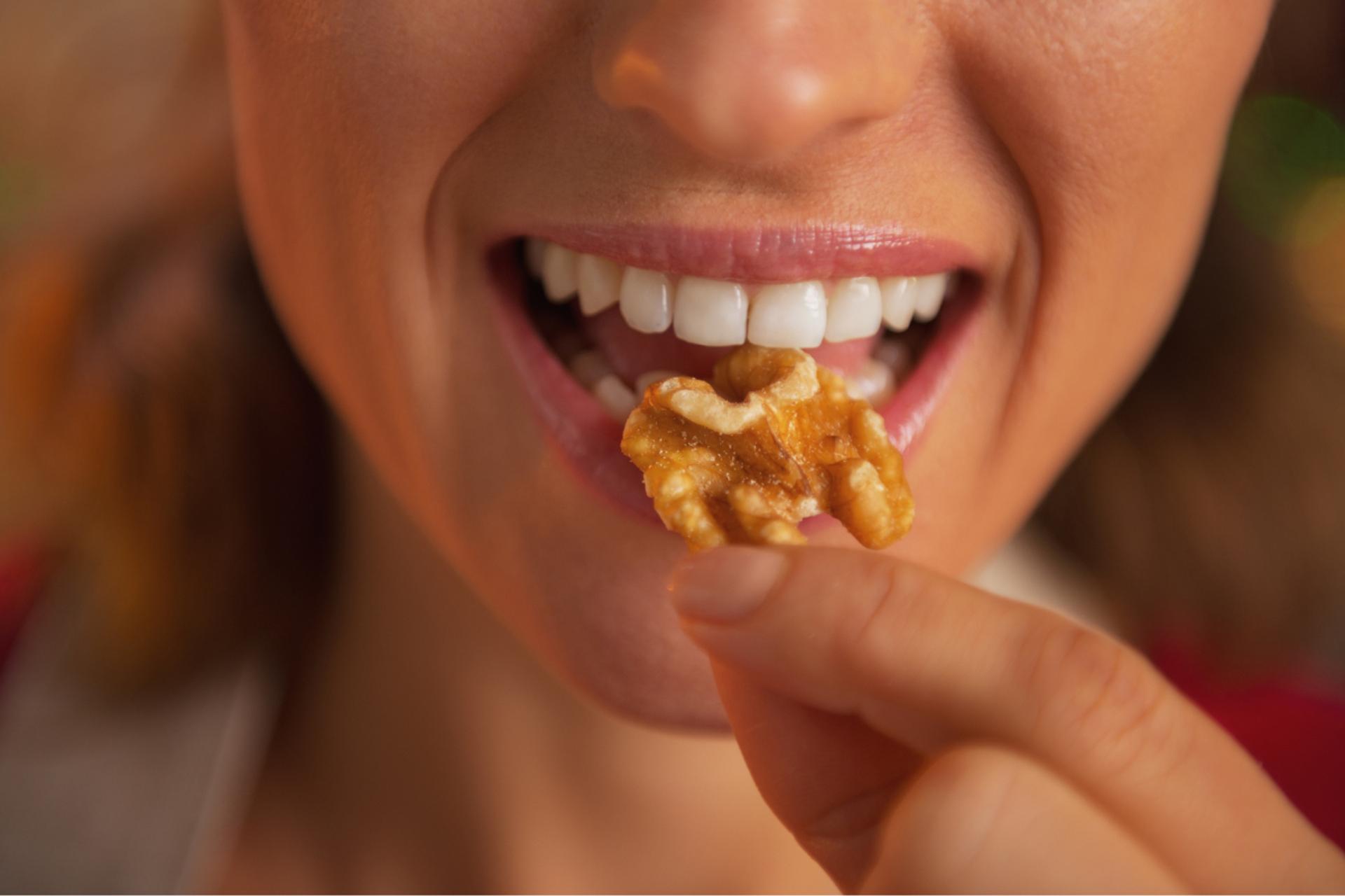 Ce fruit du quotidien réduirait chutes et hospitalisations après 70 ans