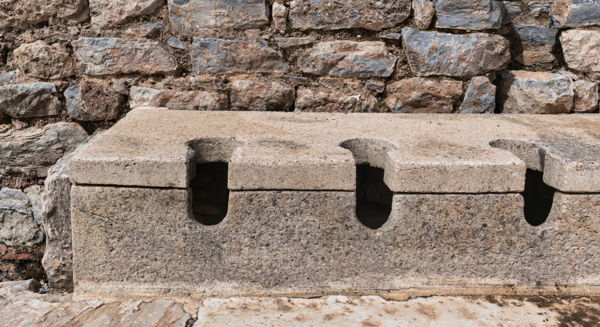 Voici la stupéfiante découverte faite par des chercheurs dans des latrines romaines vieilles de 1 800 ans