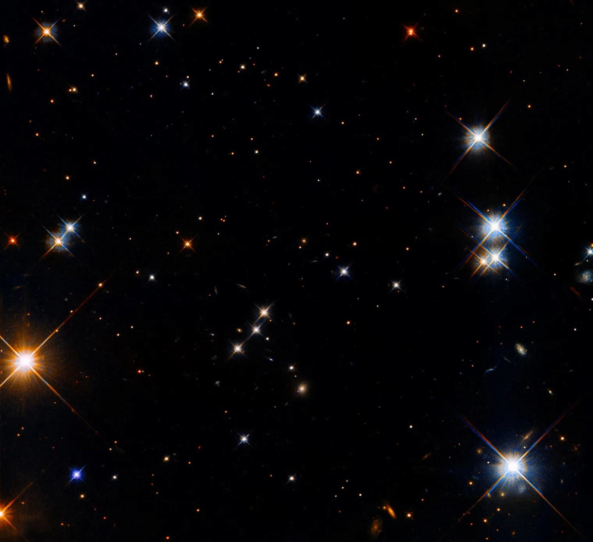 9 000 amas stellaires observés : les télescopes James-Webb et Hubble révèlent comment les étoiles s’en libèrent