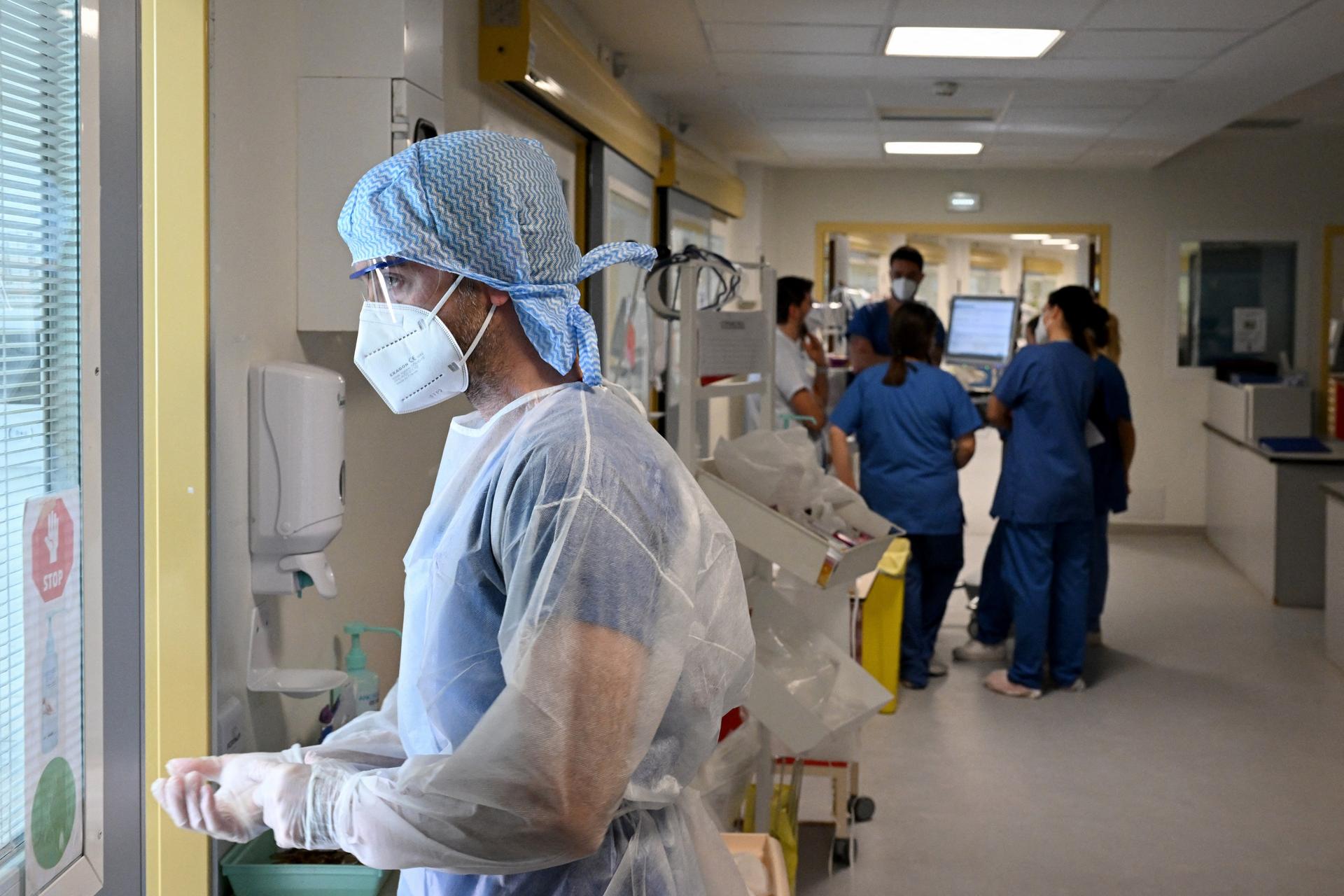 Omicron : 50 % moins de risques d’être hospitalisé comparé à Delta