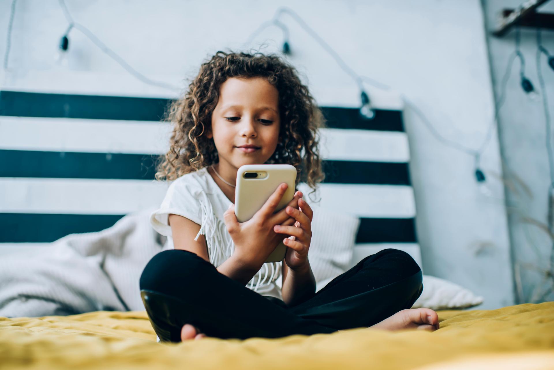 Smartphone à 12 ans : ce que révèle une grande étude sur la santé des enfants