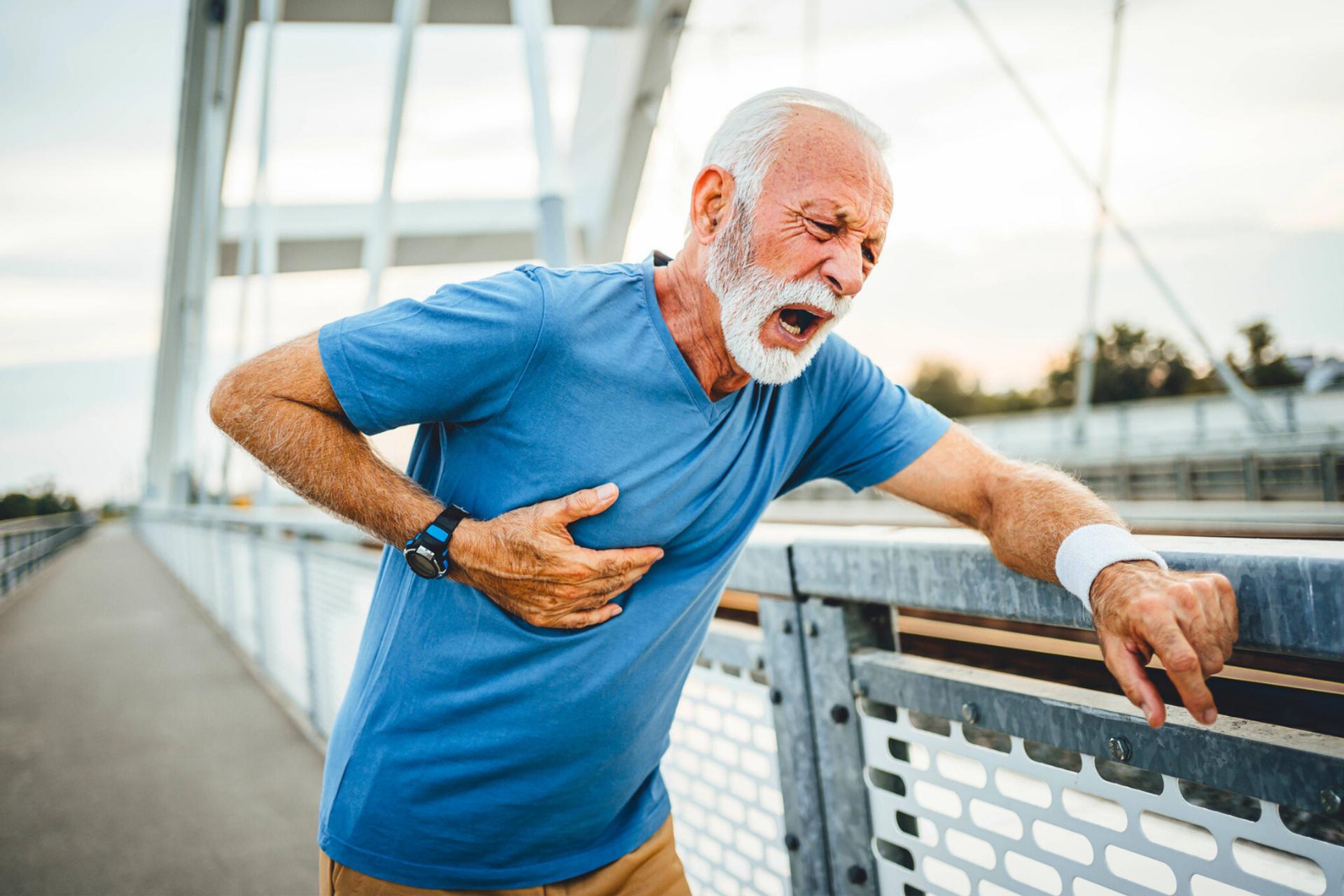 « Je ne sentais pas de douleur » : le symptôme silencieux qui précède tant d’infarctus