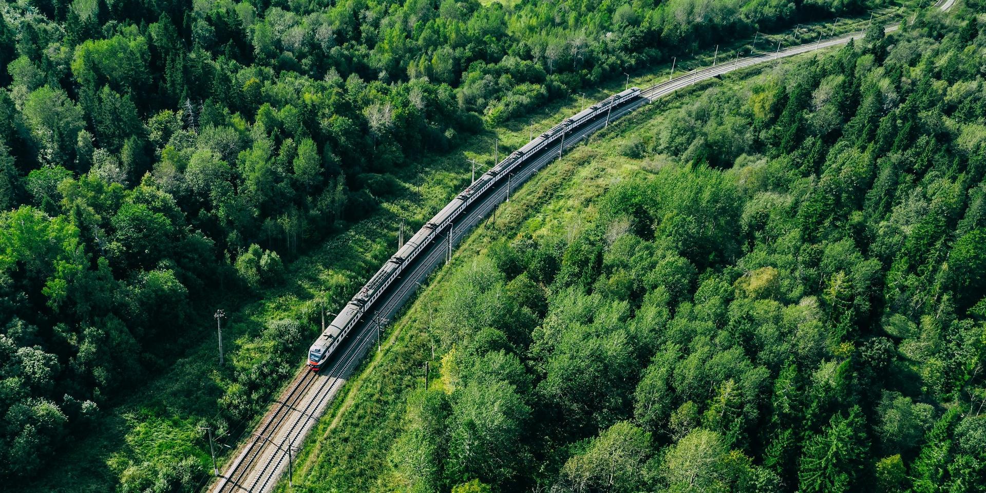 Le train pollue peu, mais un danger grandissant menace ses infrastructures