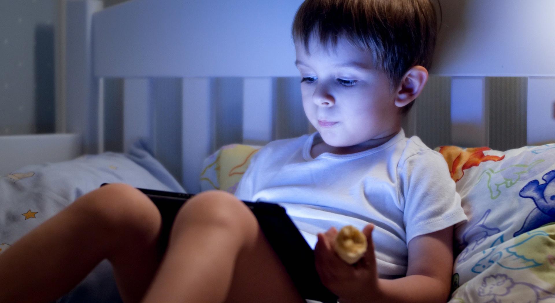 Écrans : cette règle que des millions de parents appliquent depuis des années est désormais remise en question