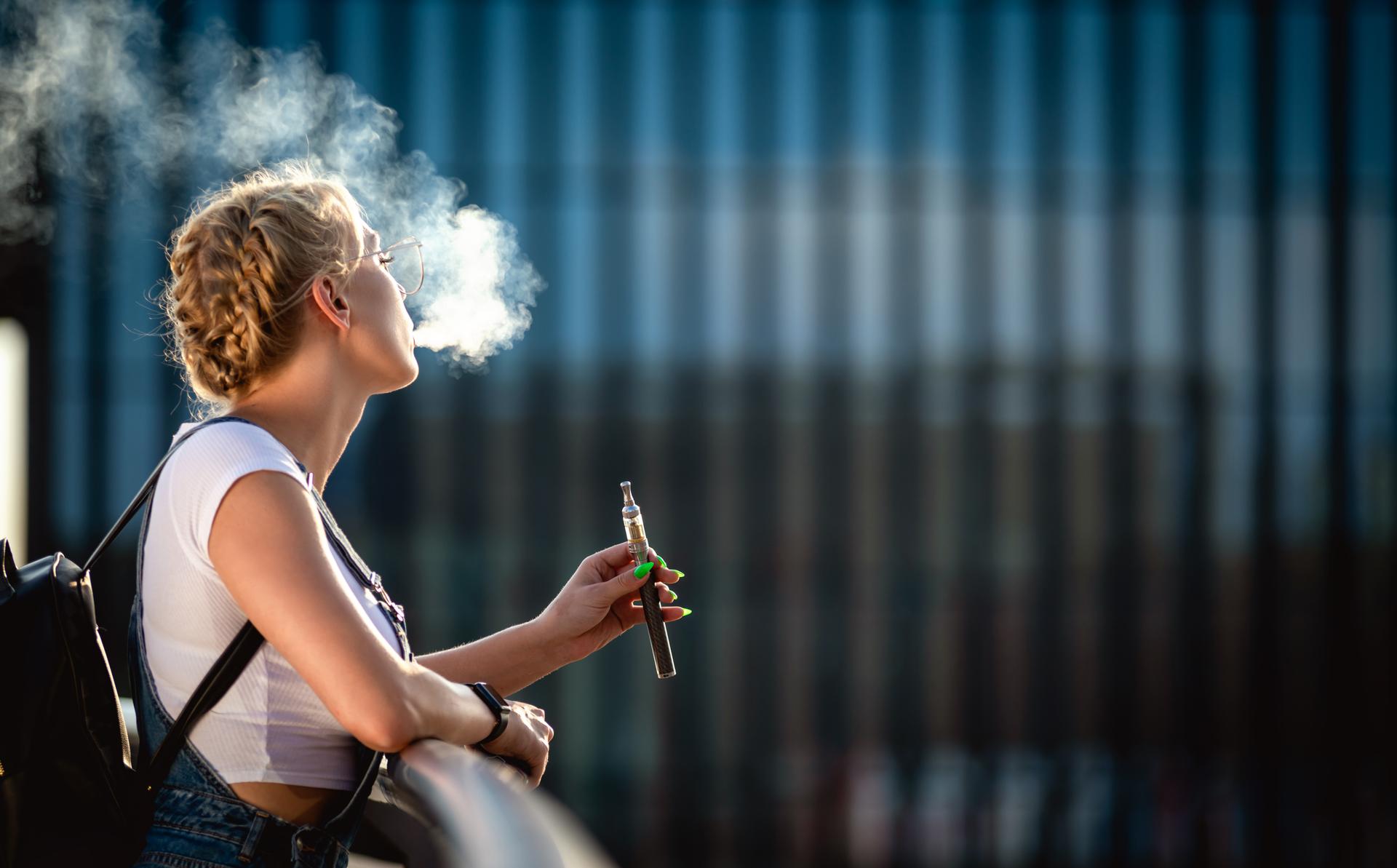 elfbar nachfüll pod läuft aus Le vapotage passif est-il dangereux pour la santé ? - Edition du soir  Ouest-France main image 0