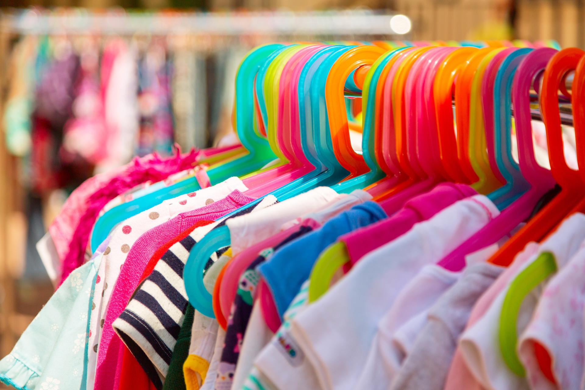 Vos enfants empoisonnés par les t-shirts à 2 euros de la fast fashion ? L'étude choc qui accuse