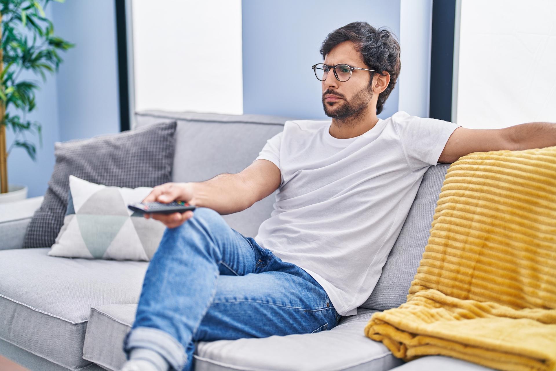 Patient bizarre : de violents maux de tête se déclenchent à chaque fois qu’il regarde un film X