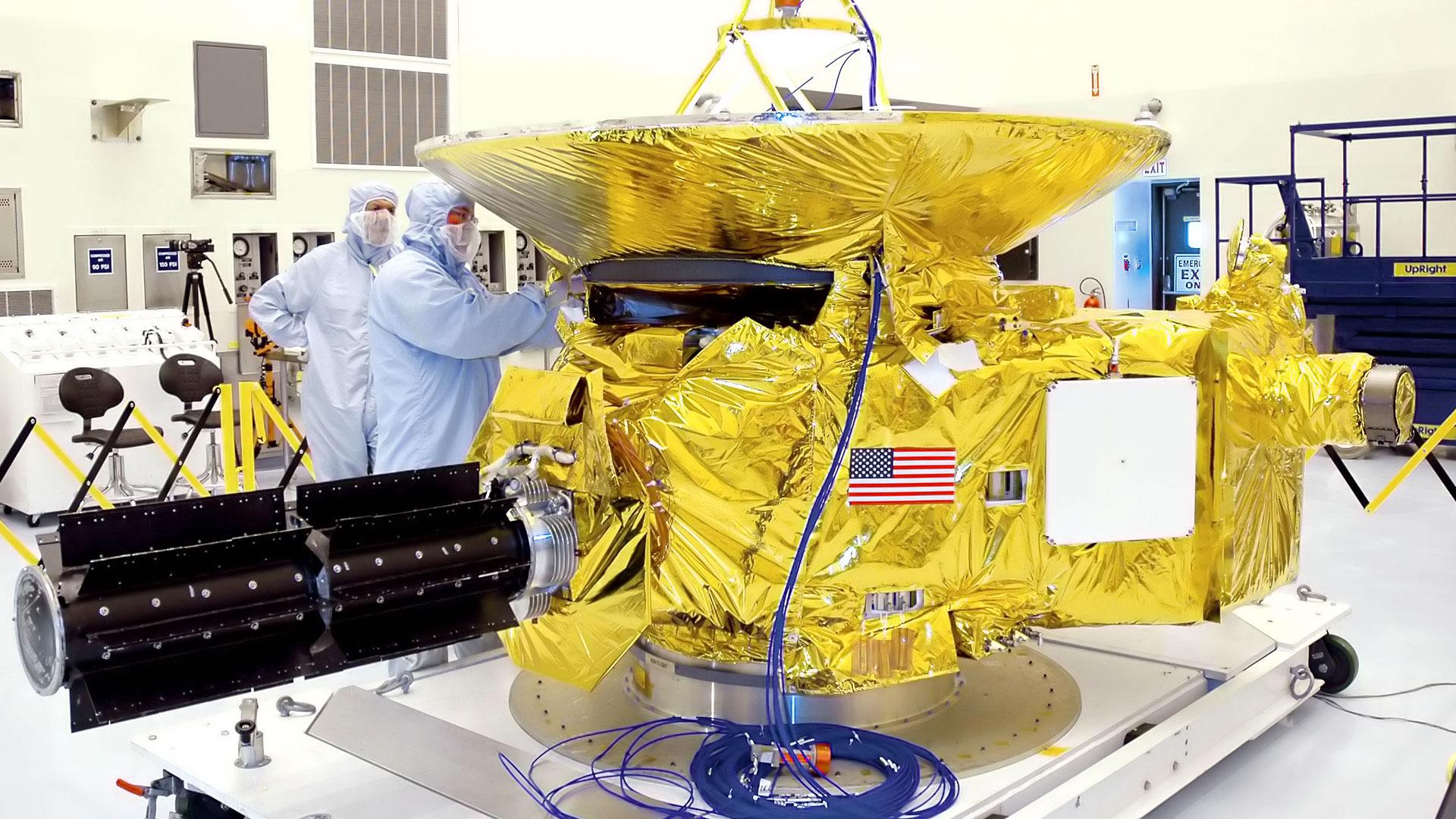 Satellite Buildcon La construction d'un satellite révélée en time-lapse