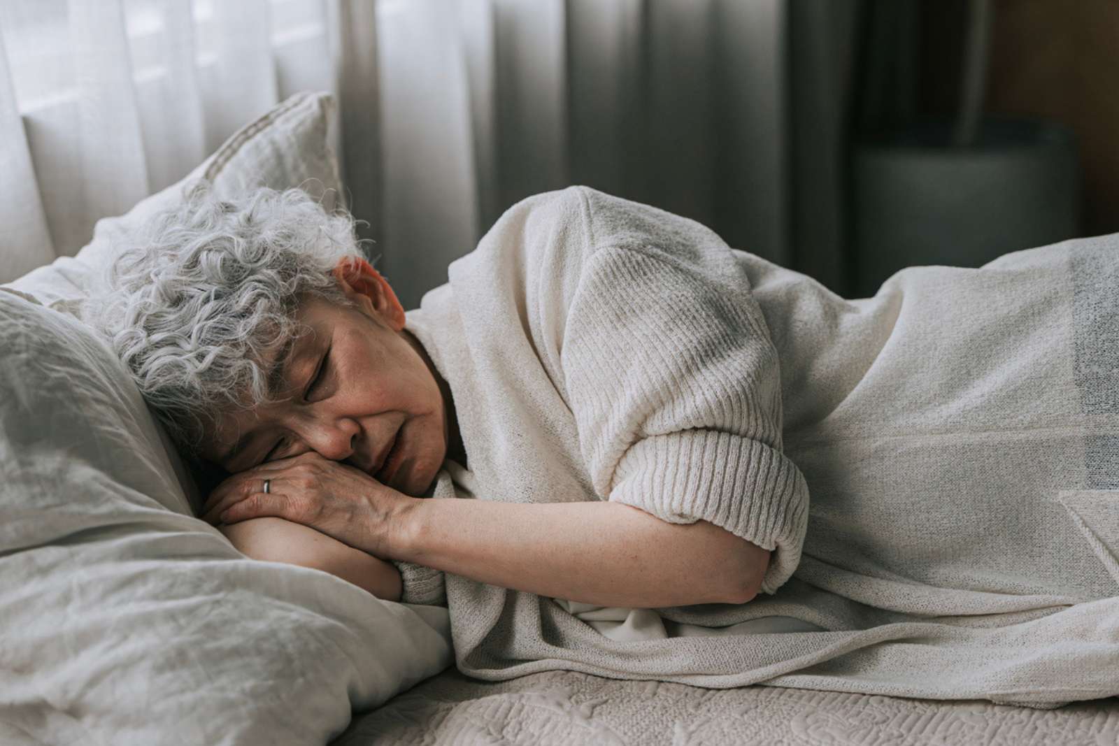Maladie d’Alzheimer : le rôle essentiel du sommeil profond mis en lumière par les chercheurs