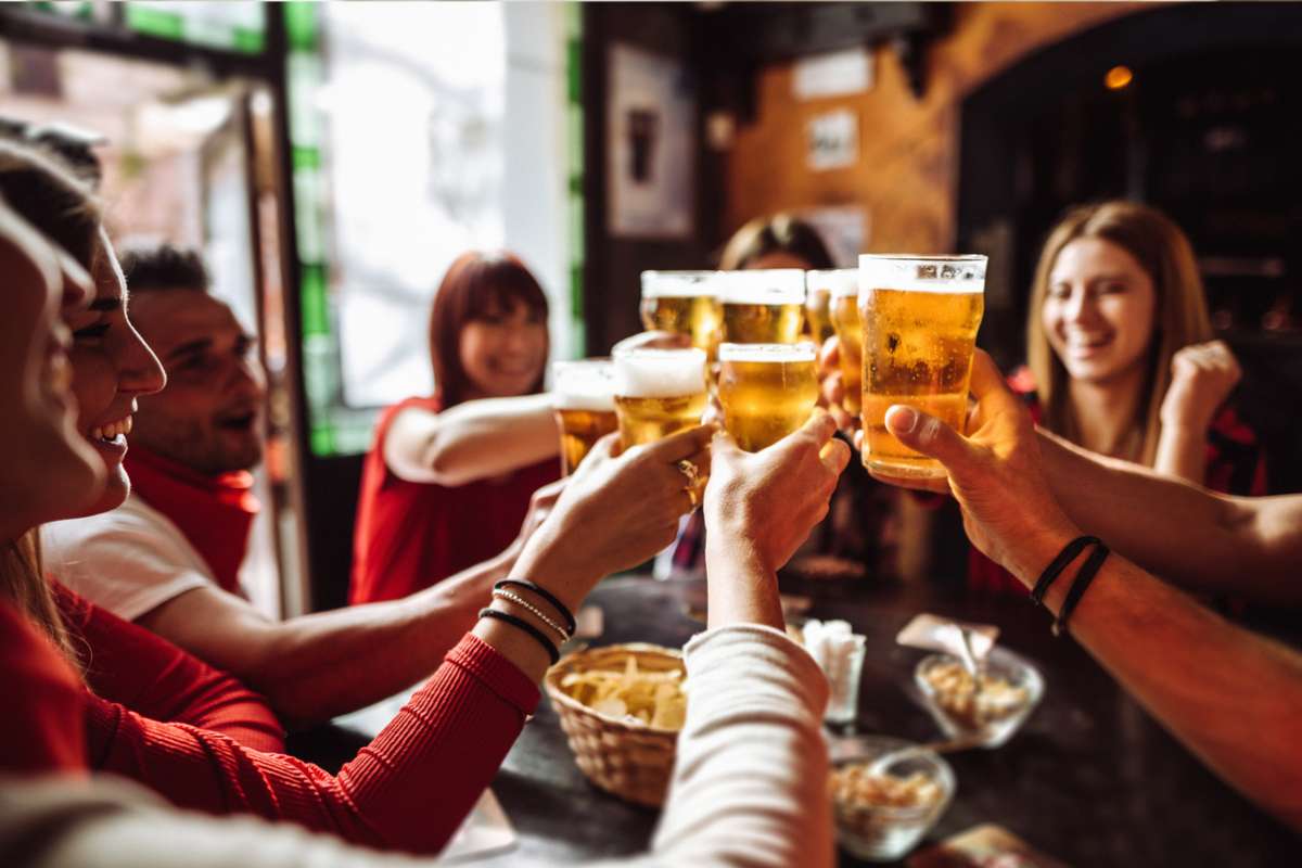 Alzheimer : les chercheurs identifient une boisson consommée par des millions de Français comme un facteur de risque majeur