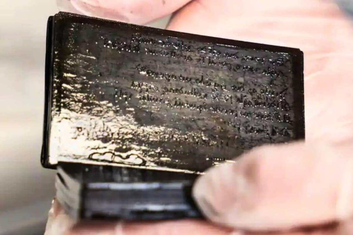 Cette découverte exceptionnelle dans des latrines médiévales offre un rare aperçu du quotidien au Moyen Âge
