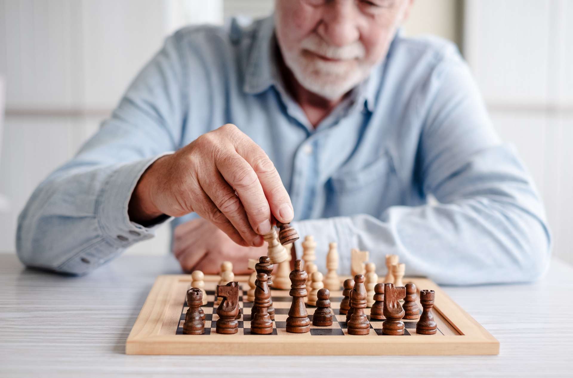 Vous pensez que tout ralentit après 50 ans ? Voici ce que votre cerveau est réellement en train de faire