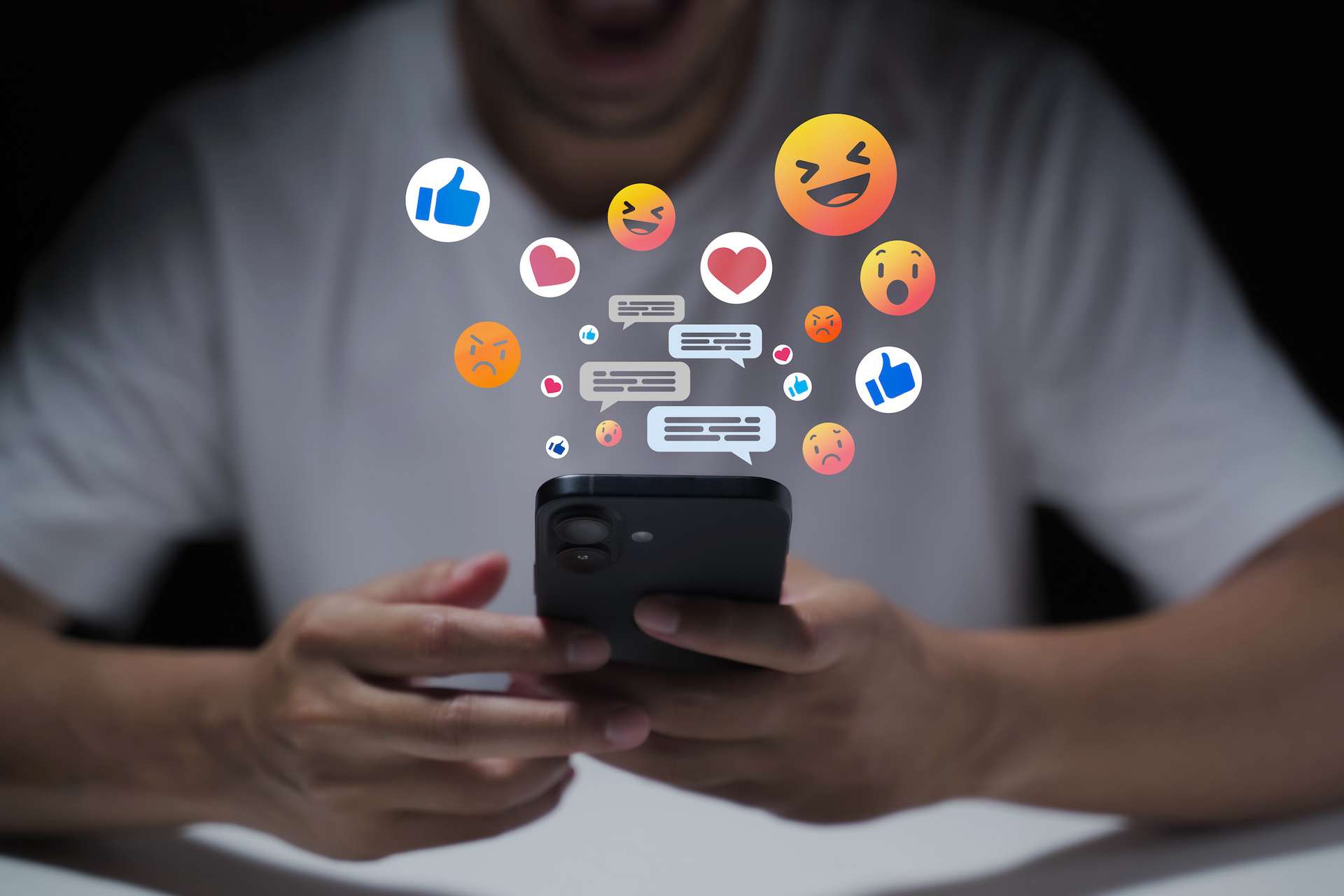 Interdiction des réseaux sociaux aux moins de 15 ans : quels sont vraiment les bienfaits pour les ados ?