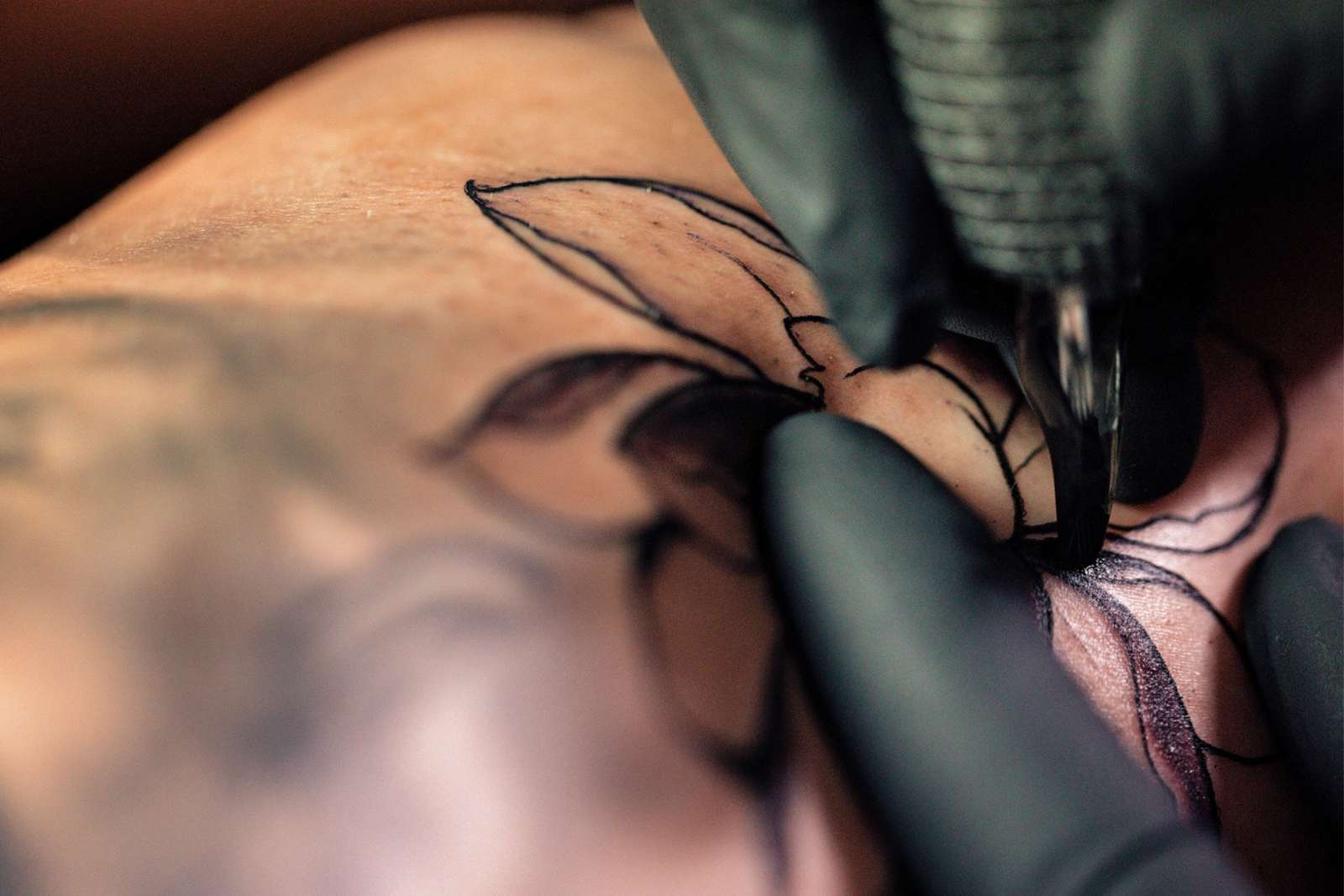 Tatouages et cancer : les chercheurs observent un signal inquiétant chez les grandes surfaces tatouées