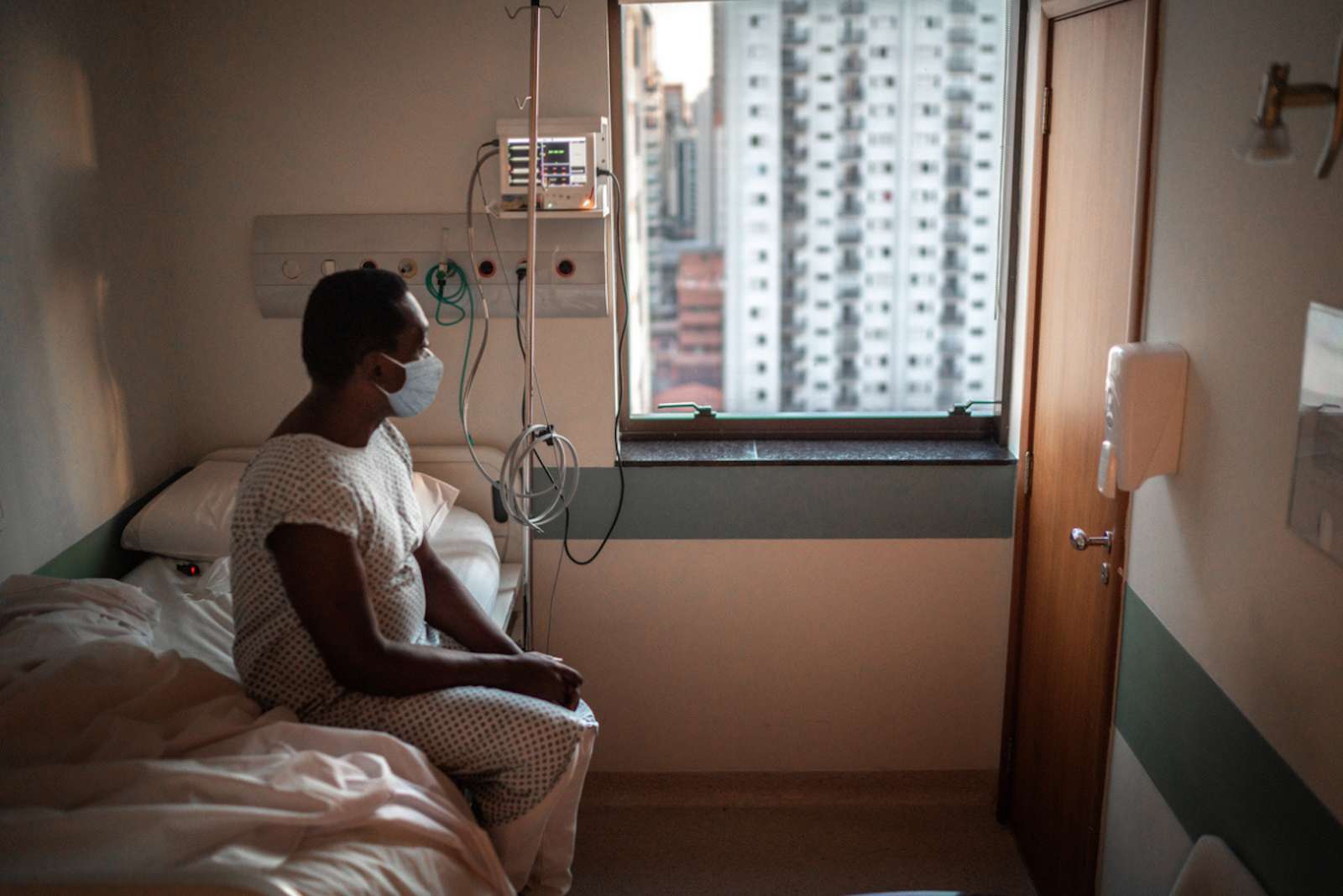 Démence précoce : la science identifie 15 risques… et beaucoup concernent votre quotidien