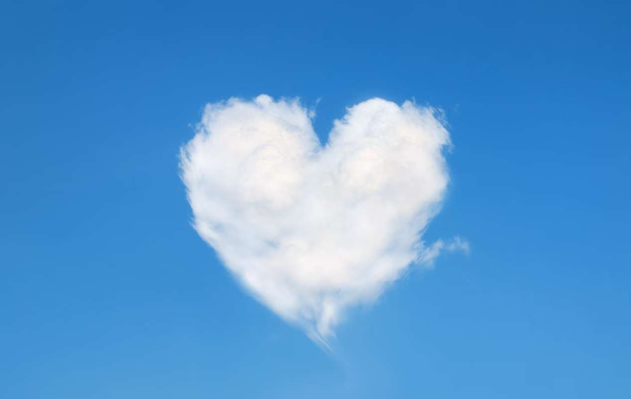 Phénomène météo extraordinaire : les nuages en forme de cœur, légende ou réalité ?