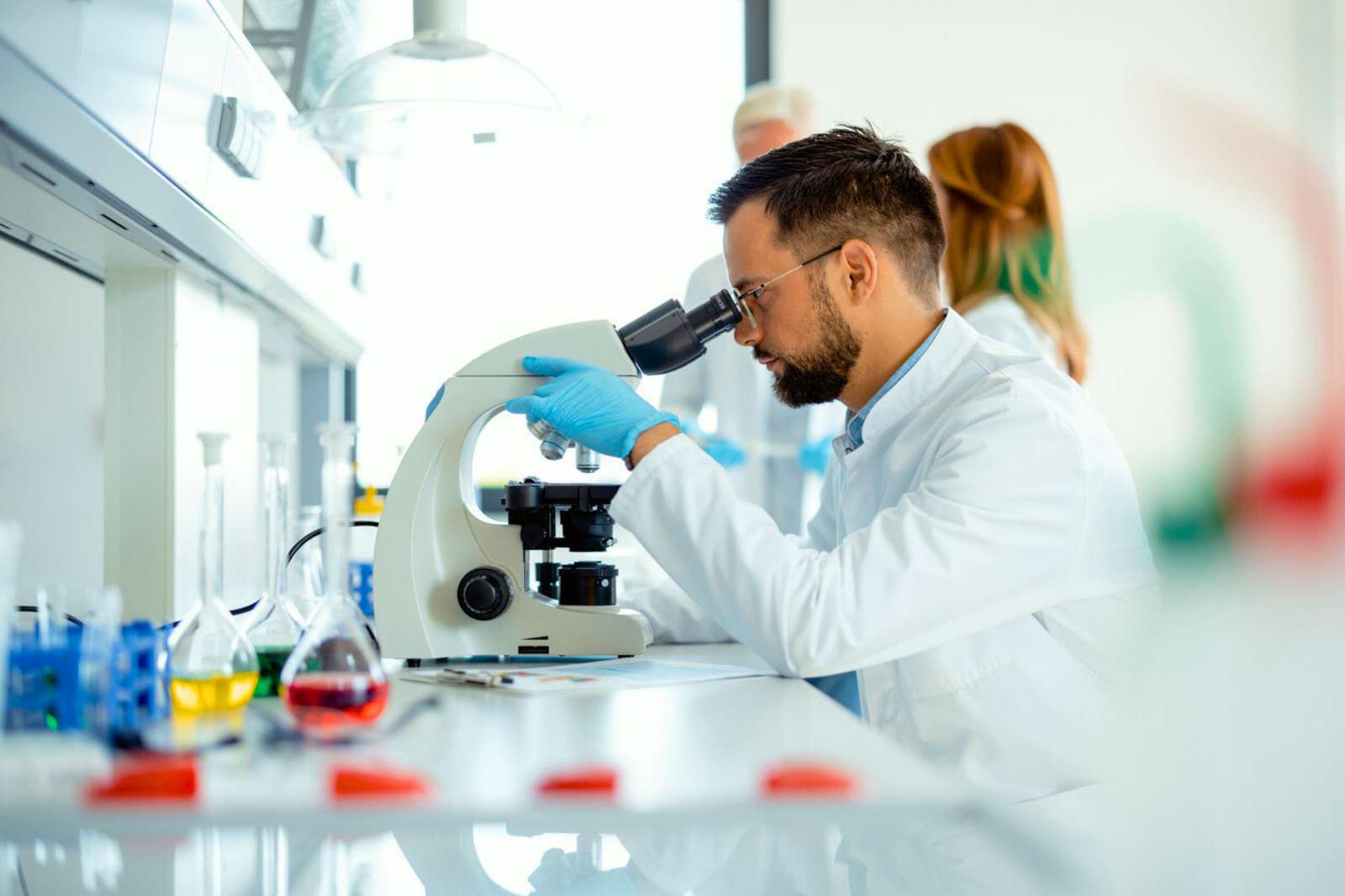 Présent partout, ce produit chimique inquiète sur l’autisme et le TDAH