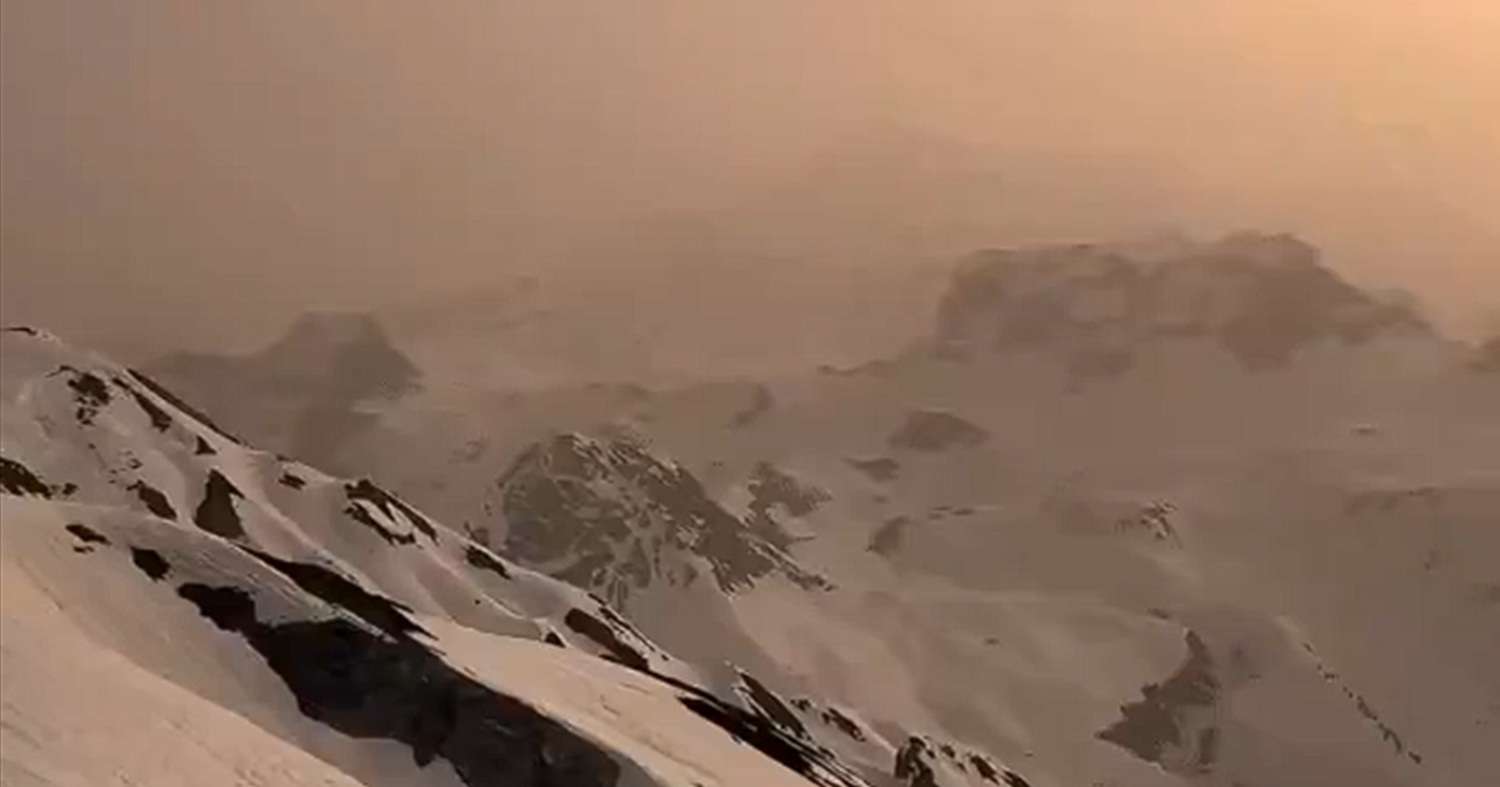 On se croirait sur Mars : les images du ciel jaune en France sont spectaculaires