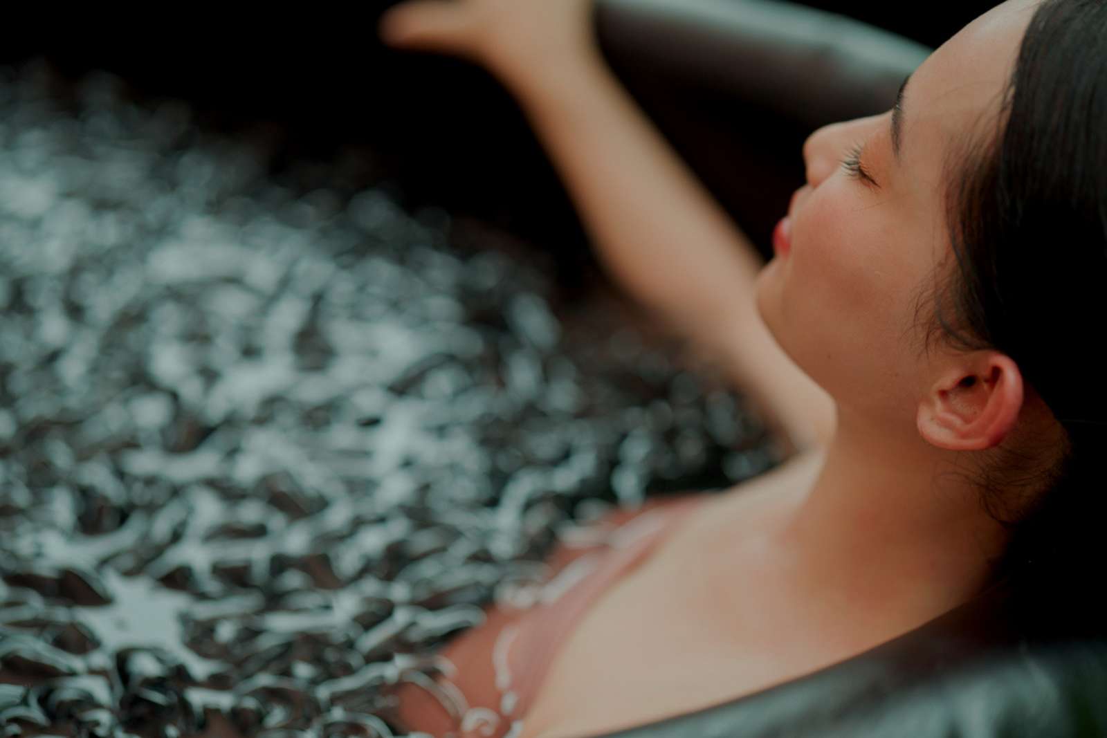 Bains glacés : le mécanisme secret qui nettoie vos cellules en 7 jours