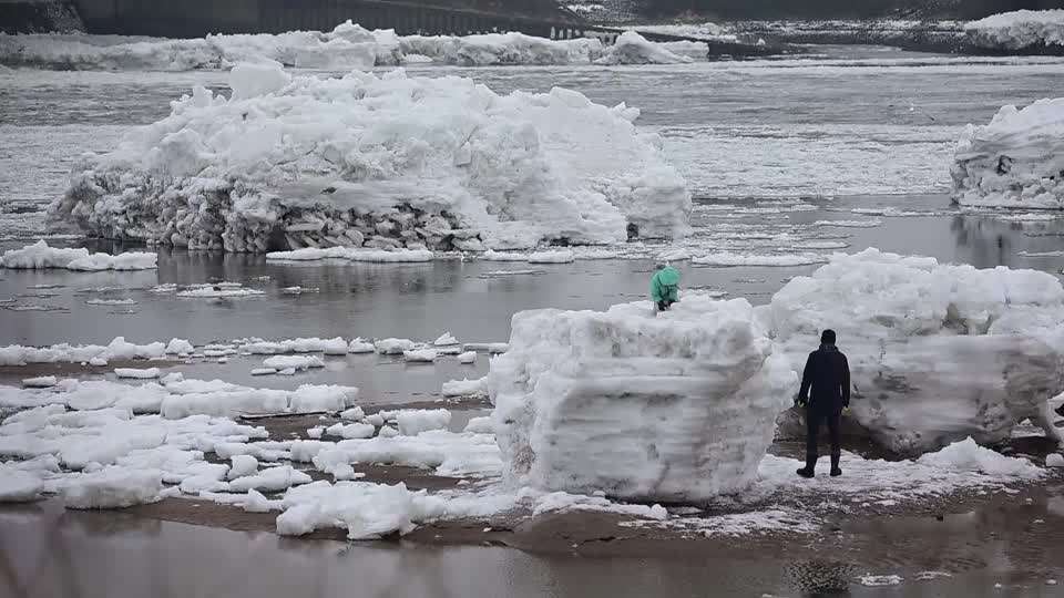 Froid polaire et « icebergs » de 10 mètres : cette partie de l’Europe a pris des airs d’Arctique !