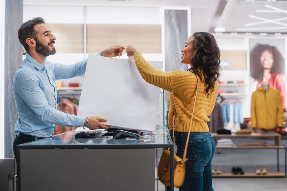Et si vous payiez moins d'impôts en gagnant plus ? Cette réforme intrigue les économistes