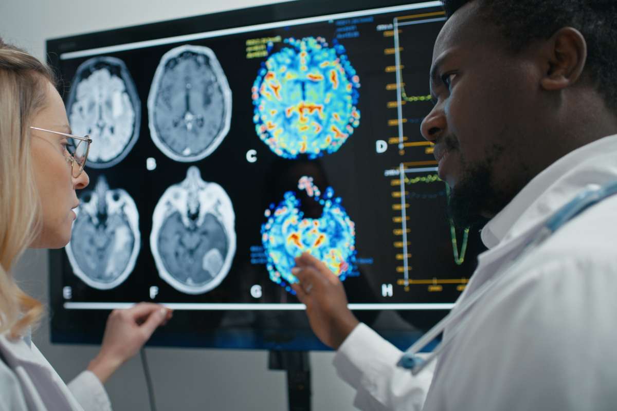 Et si le cerveau vieillissait à cause d'un dérèglement caché dans nos gènes ?