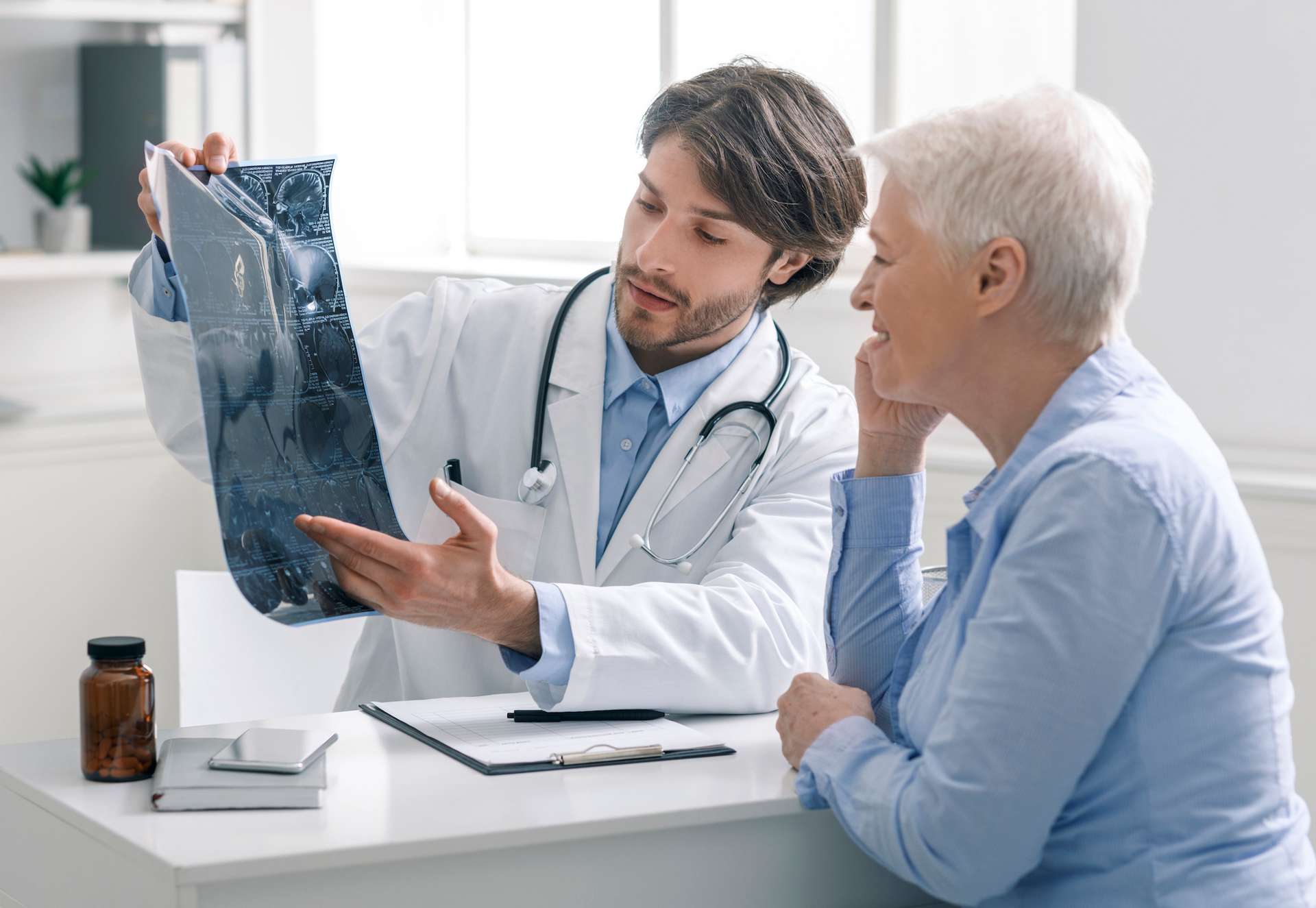 Alzheimer : cette IA repère dans les dossiers ce que les médecins voient parfois trop tard