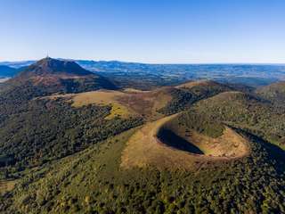057a3b09f9_50233329_volcan-puy-pariou-puy-dome.jpg