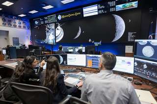 Retour sur la Lune : pourquoi la Nasa joue gros avec SpaceX et Blue Origin