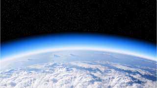 La couche d’ozone devrait être rétablie dans quelques décennies, selon les experts : alors pourquoi les UV montent-ils en Europe ?