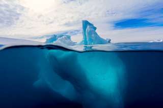 Un iceberg géant transportant des conteneurs maritimes repéré au large de l'Antarctique
