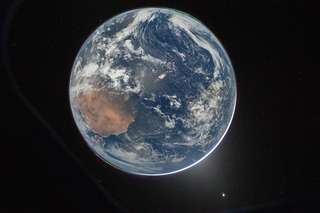 6 300 milliards de tonnes d’eau se déplacent chaque année… et font osciller le centre de la Terre