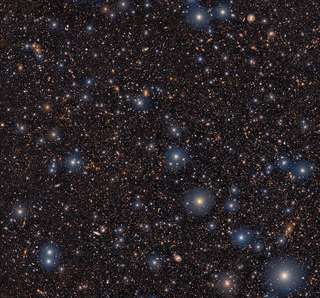 Les astronomes observent un géant cosmique en pleine construction, 5 000 fois plus massif que la Voie lactée !