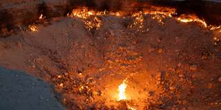 Surnommé la Porte de l'enfer, ce cratère brûle depuis plus de 50 ans : voici l'histoire incroyable derrière