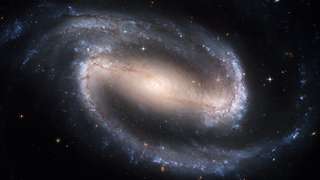 Le télescope James-Webb observe une galaxie qui ressemble à la nôtre et qui n’aurait pas dû exister si tôt !