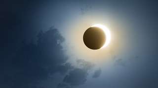 Jusqu’à 99,5 % du Soleil va disparaître le 12 août en France : que verrez-vous dans votre région ?