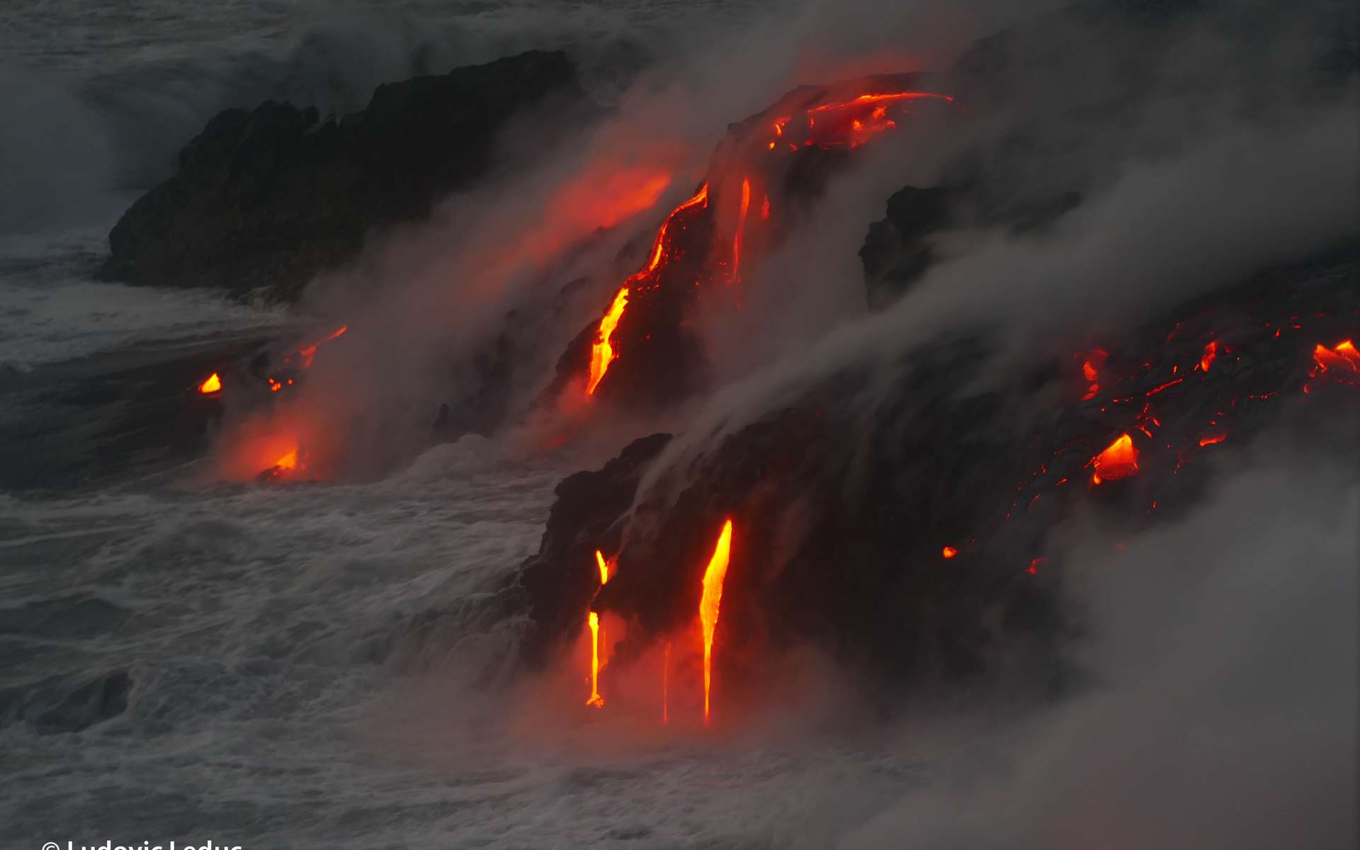 Un volcanologue raconte le Piton de la Fournaise et sa lave comme au commencement du monde