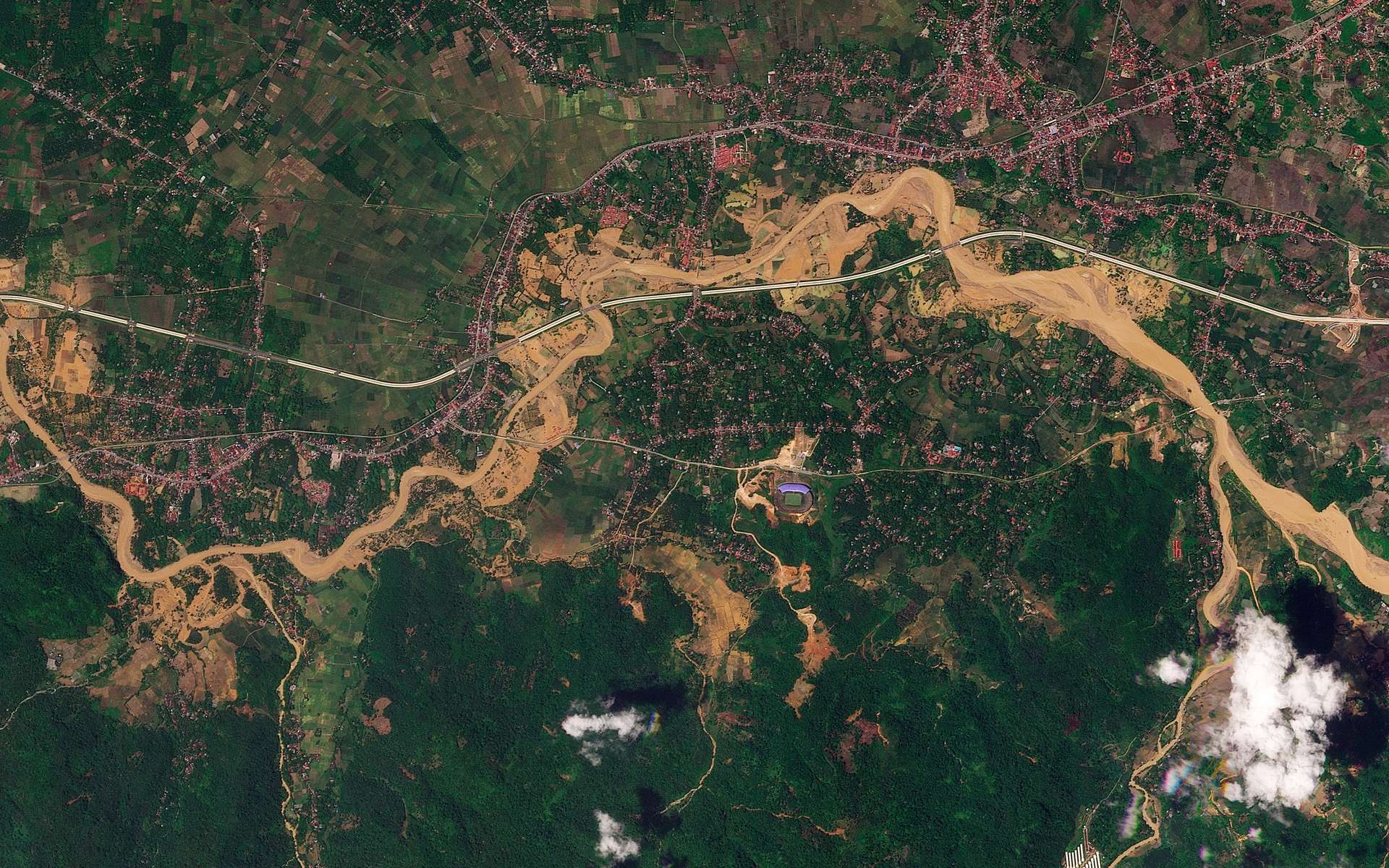 Vu de l'espace : les images avant/après des inondations géantes en Asie sont un choc !